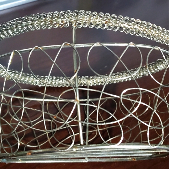 Small Oval FARMHOUSE Metal Scroll Basket - Picture 8 of 8